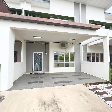 De Qasturee Klia@Kota Warisan Homestay Nearest To Airport Kampong Besut Экстерьер фото